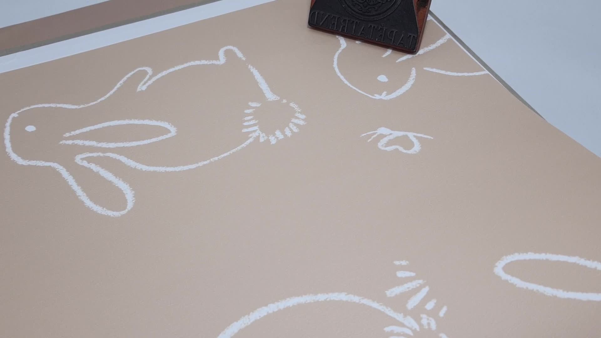 Nyuszi mintás beige színű gyerek tapéta kréta rajz stílusban