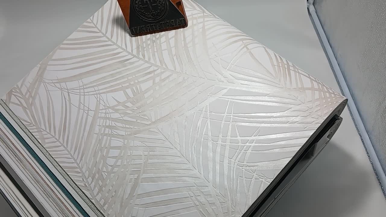 Design tapéta bézs pálmaleveles mintával