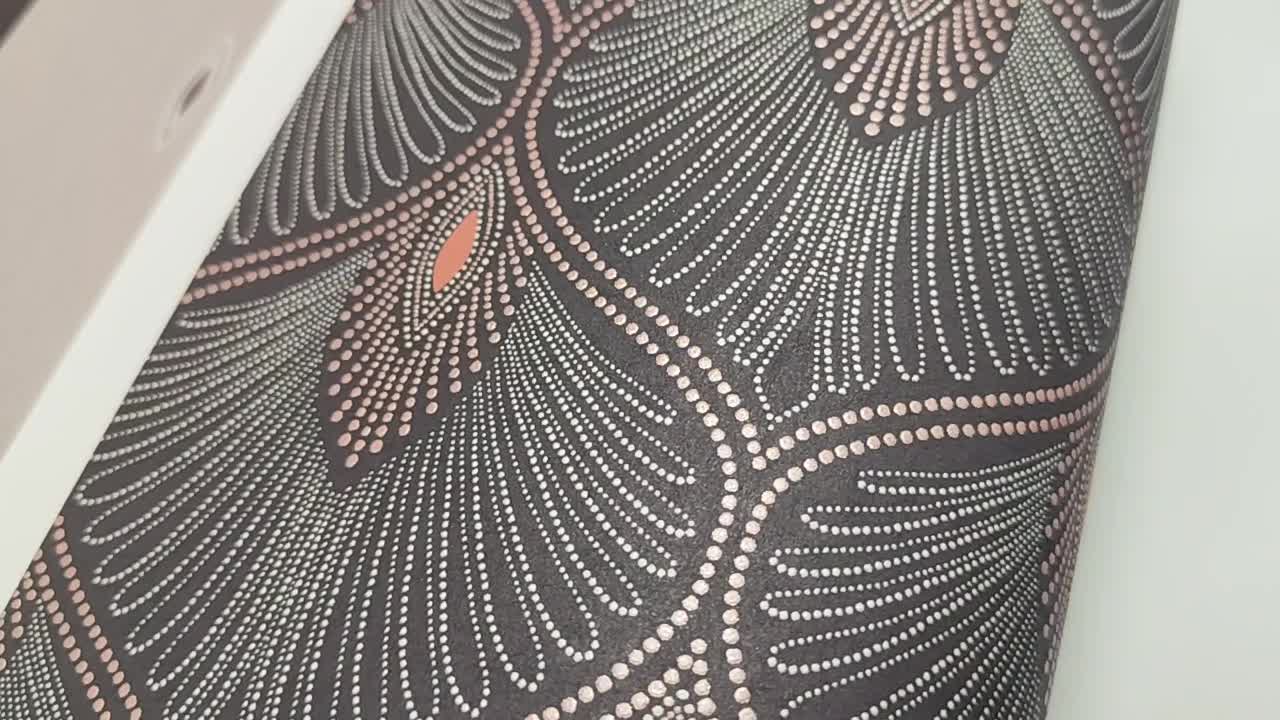 Art deco design tapéta antracit alapon púderes finom mintával