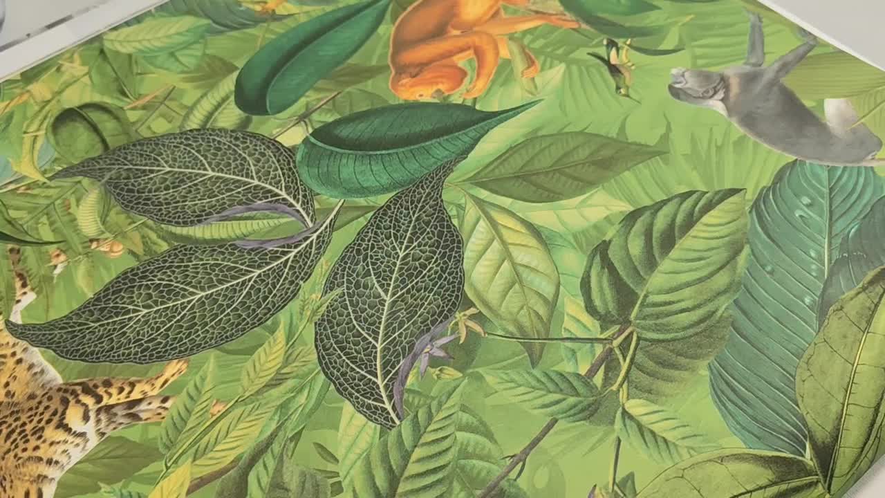 Zöld dzsungel és egzotikus állat mintás vlies design tapéta