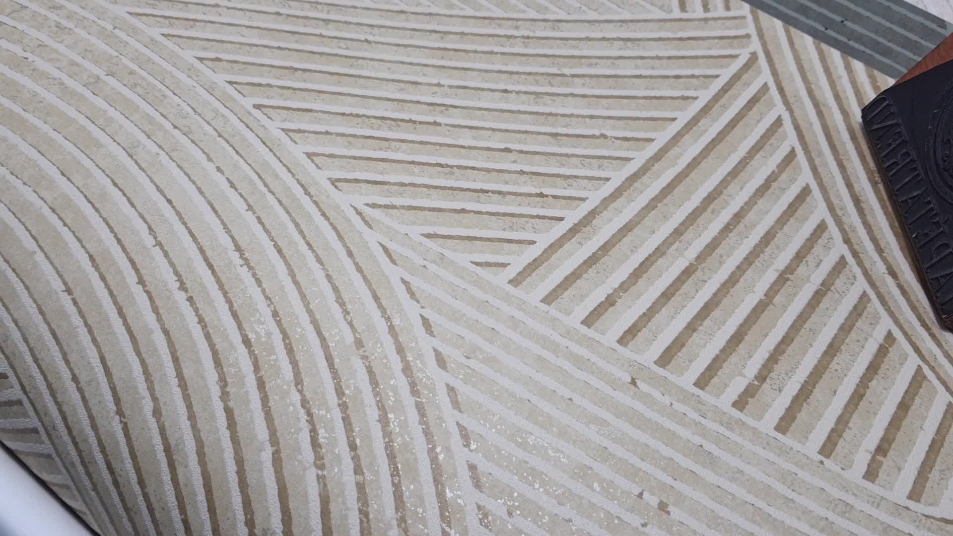 Keleties zen hullámzó homok geometria mintás mogyoró barna design tapéta