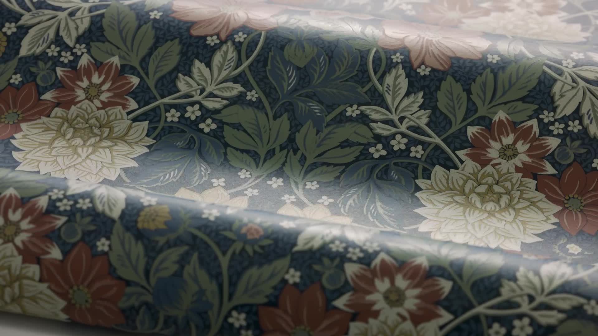 Kék alapon klasszikus dália virág mintás design tapéta