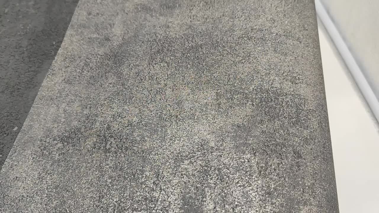 Beton hatású design tapéta antracit ezüst színben