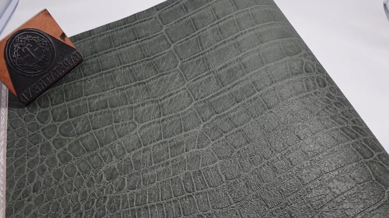 Krokodil bőr mintás tapéta zöld színben