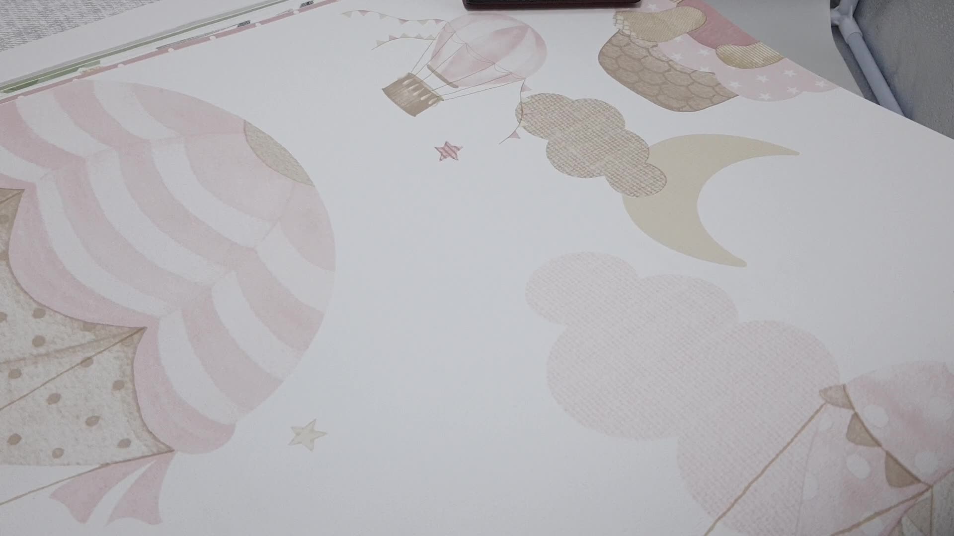 Kalandos léghajós maci mintás rózsaszín és beige gyerek design tapéta