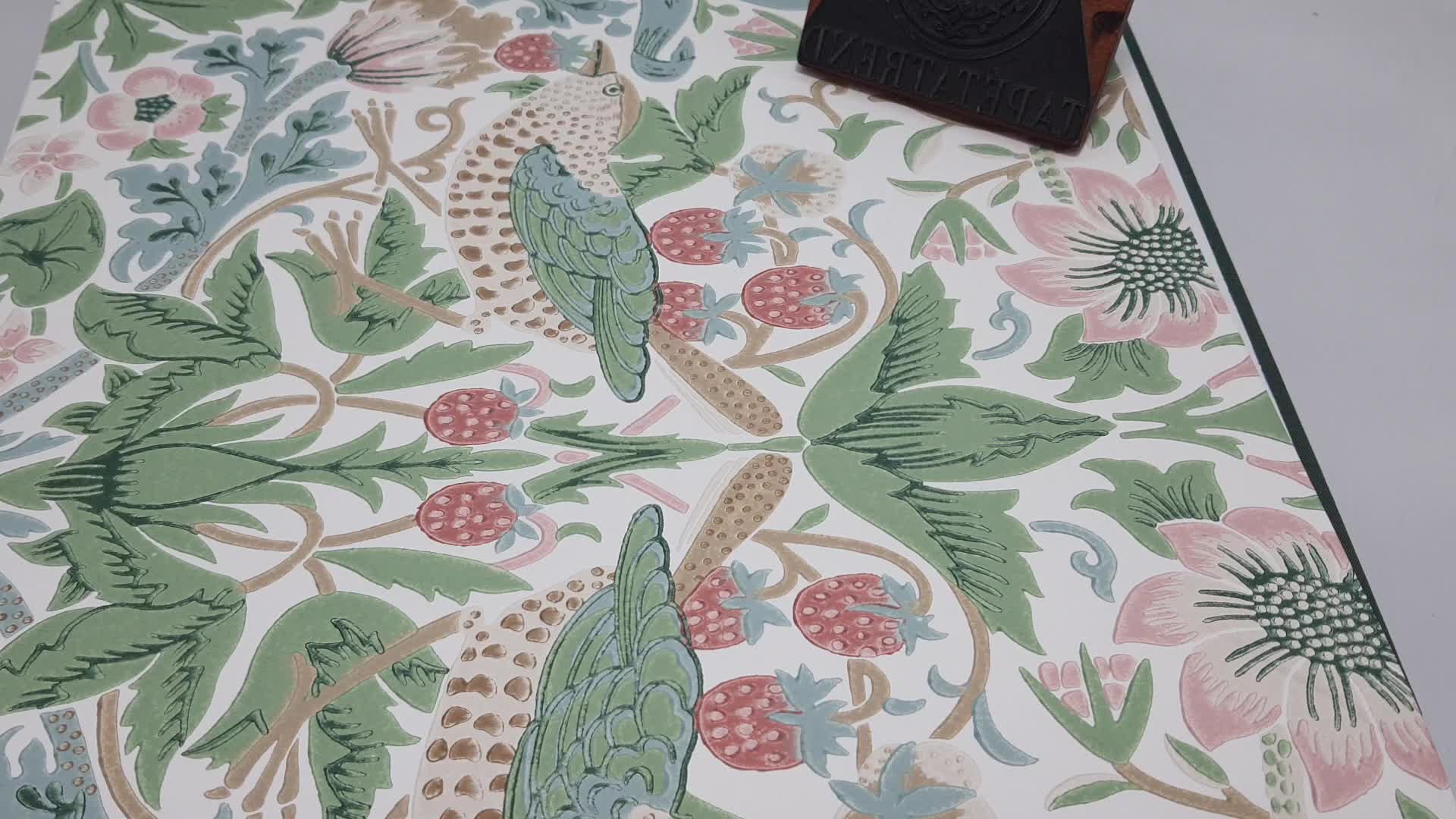 William Morris design tapéta klasszikus angol virág madár mintával