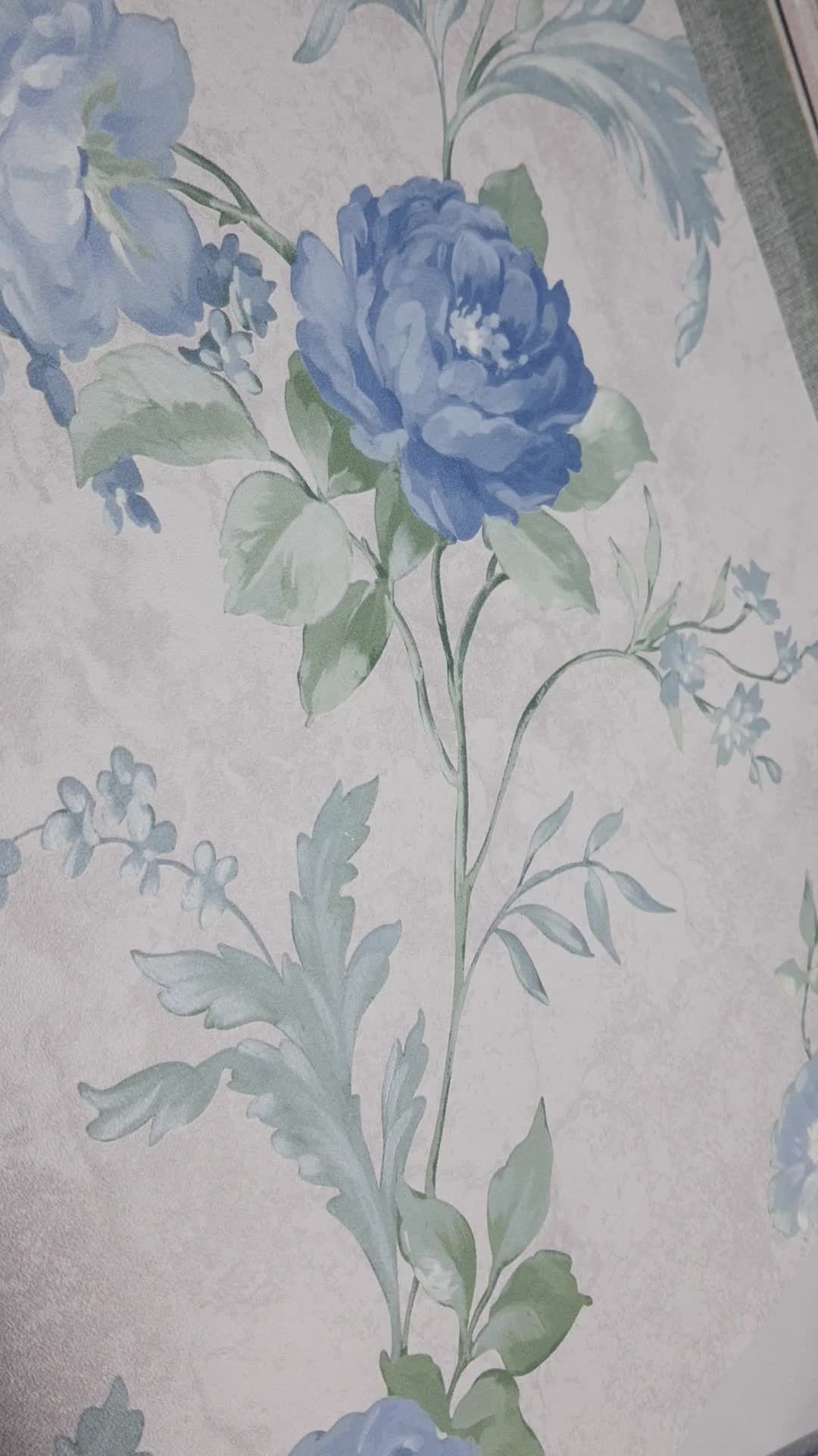 Szürkés alapon kék rózsa mintás design tapéta