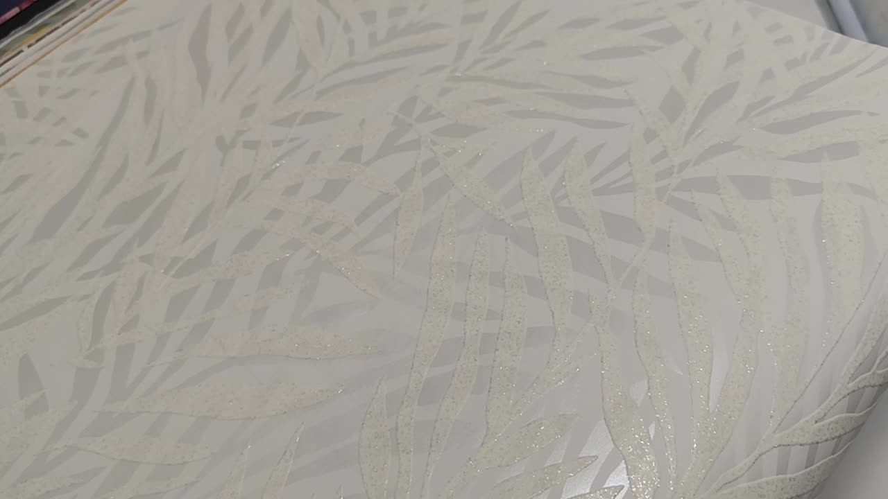 Levél mintás design tapéta szürke és tört fehér mintával