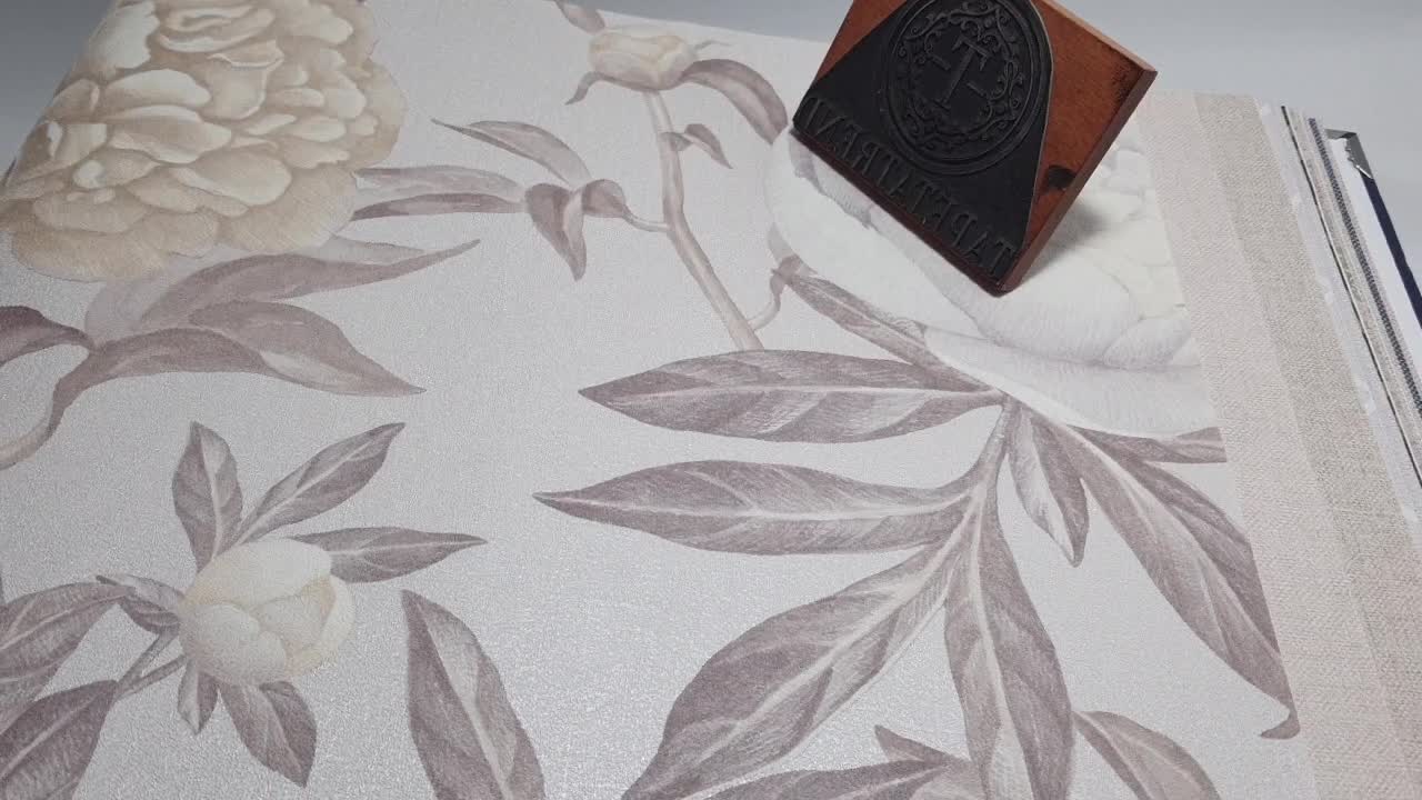 Krémes beige alapon rózsa mintás design tapéta