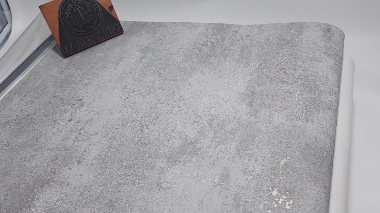 Koptatott beton hatású sötét szürke alapon enyhe metálos koptatott struktúrált design tapéta