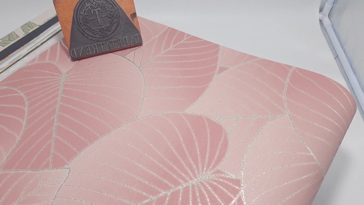 Elegáns levélmintás dekor tapéta metál fényű levélerezet mintával