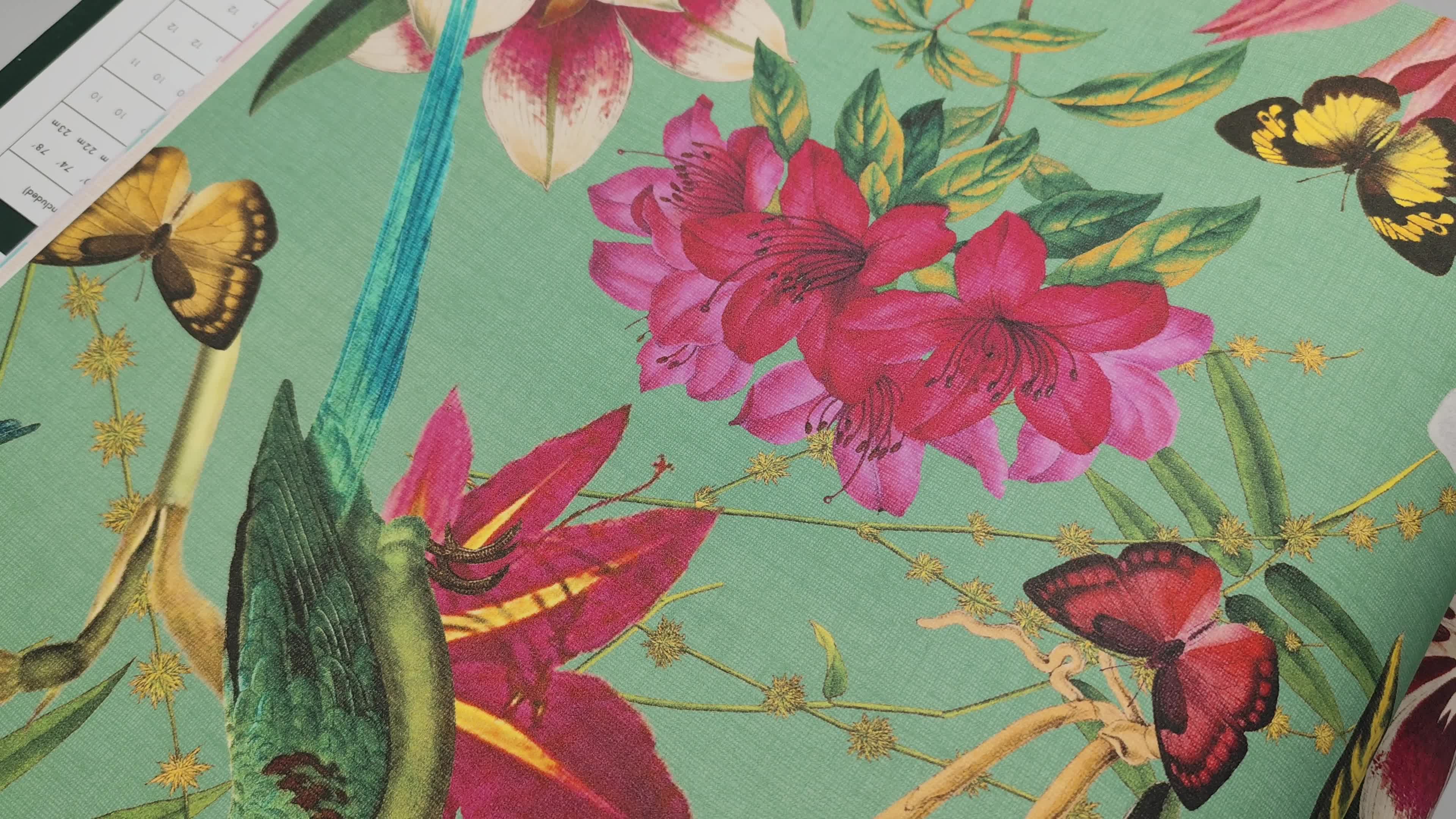 Papagáj mintás tapéta egzotikus virág mintákkal