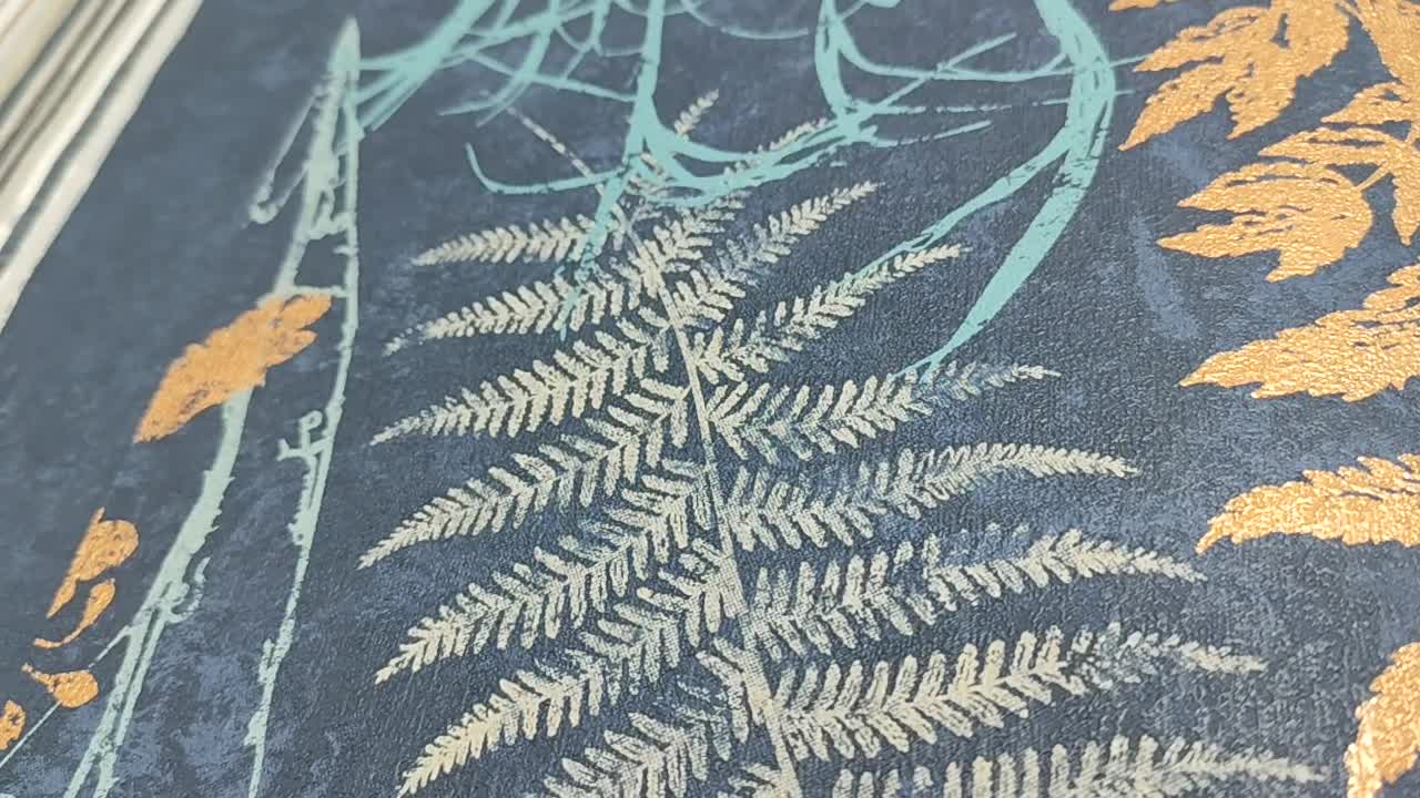 Sötétkék erdei virágmintás elegáns design tapéta mosható vinyl