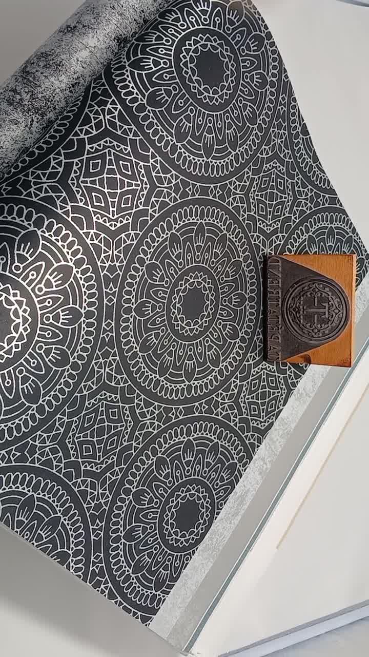 Mandala mintás tapéta ezüst mandala mintával