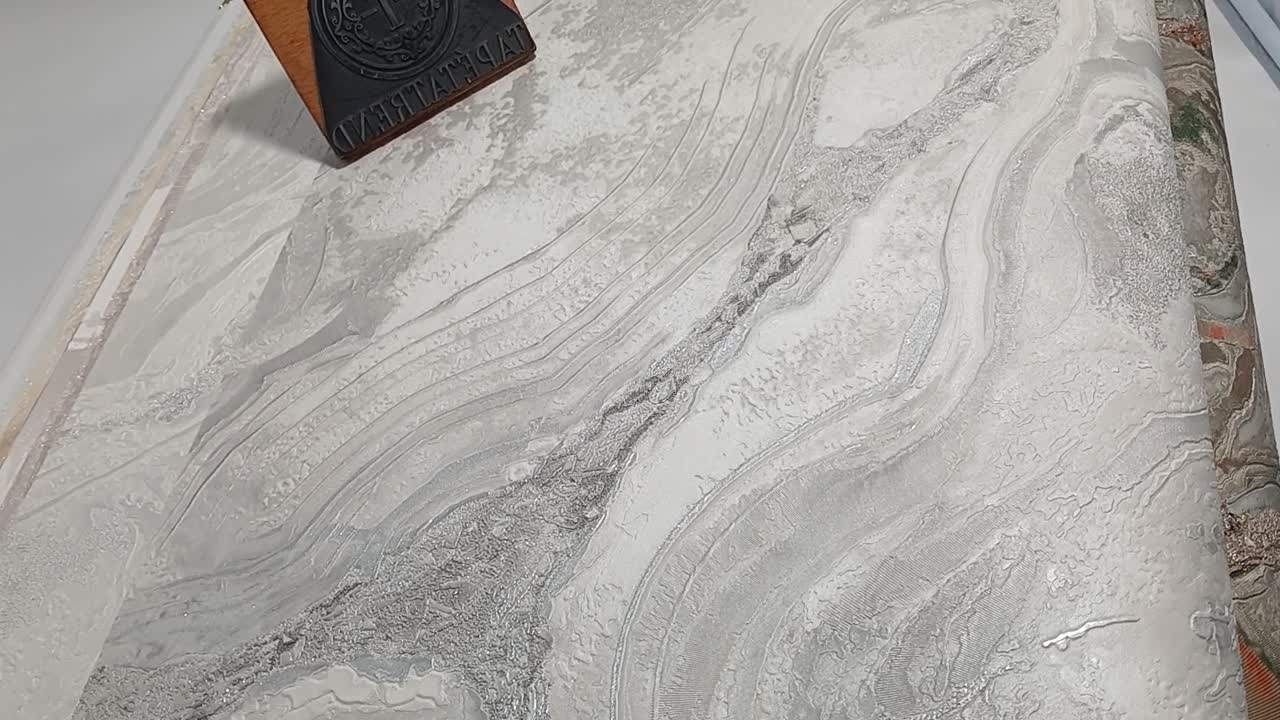 106cm széles márvány mintás ezüst szürke olasz design tapéta
