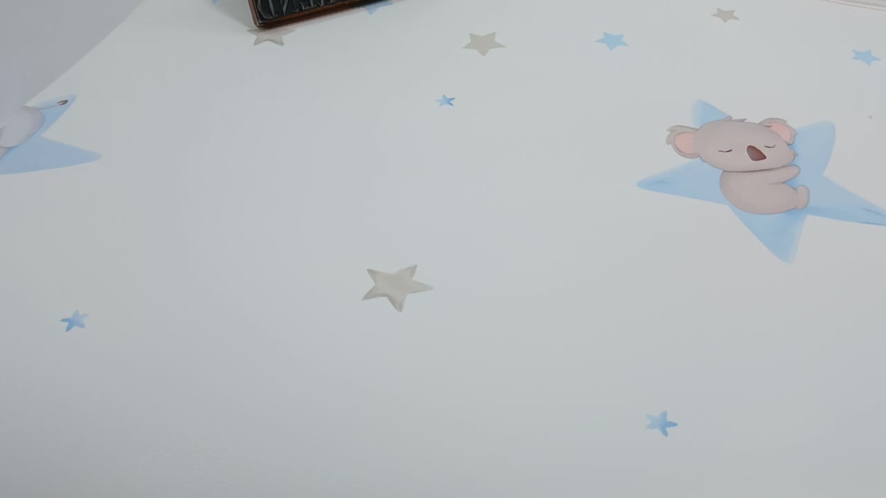 Gyerek tapéta csillag és kedves álvó állatos mintával