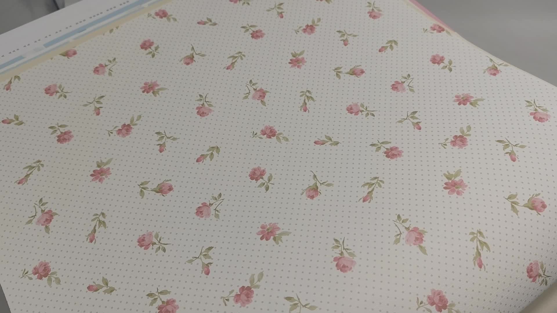 Rózsaszín apró virágos mintás gyerek tapéta
