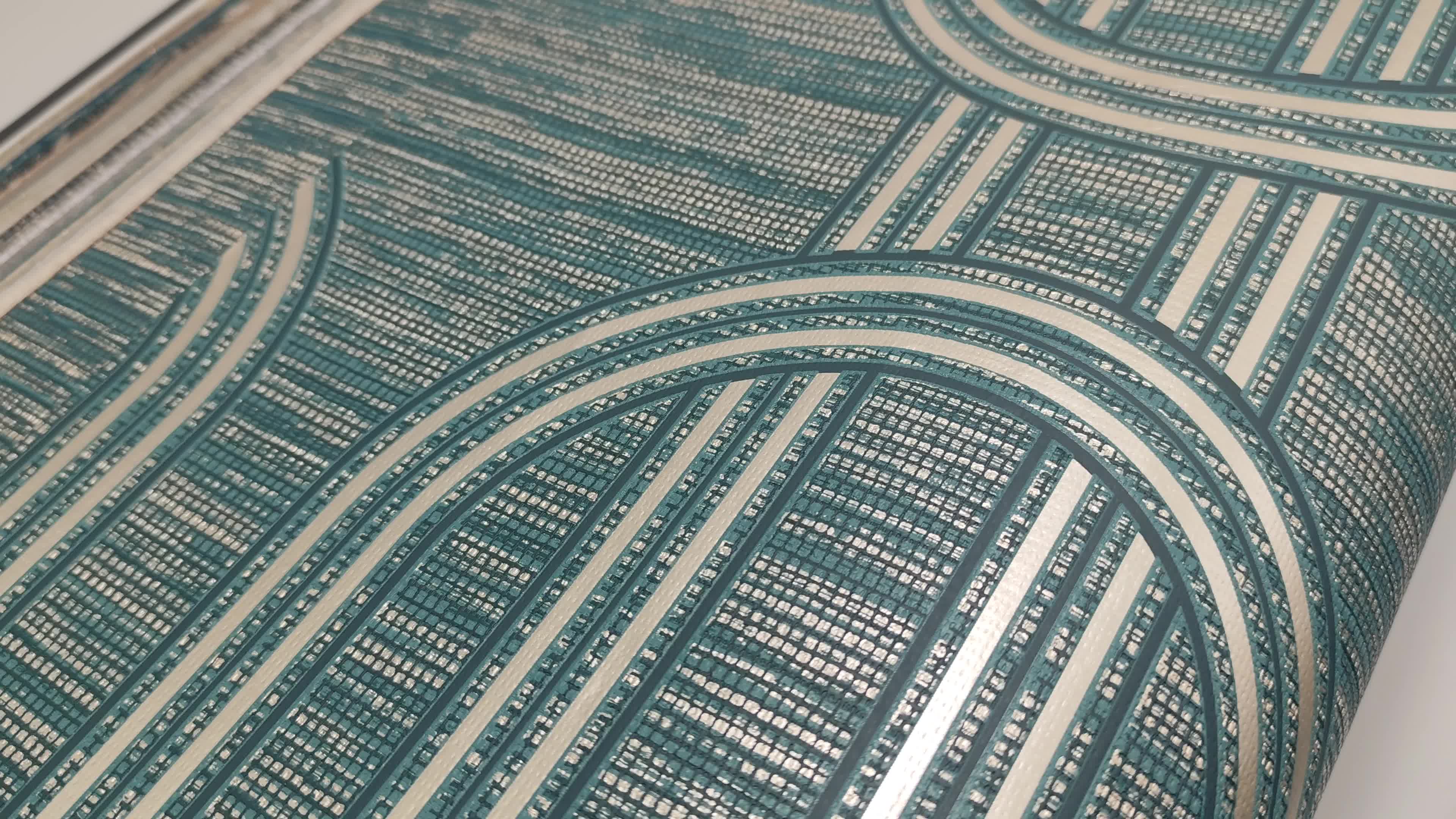 Struktúrált felületú fényes geometria mintás zöld deisng tapéta