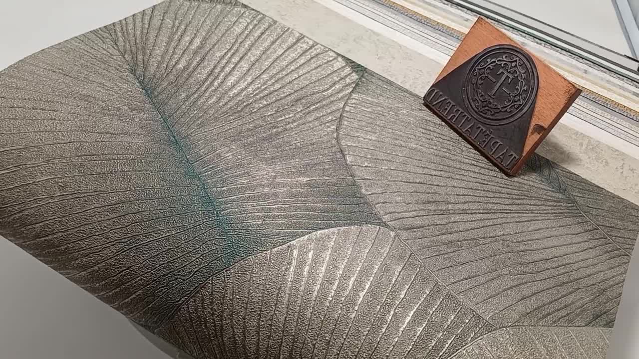 Szürkésbarna elegáns legyező levél mintás vinyl tapéta