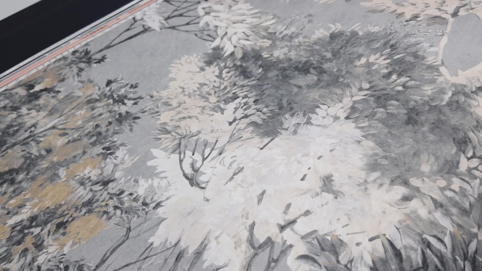 Szürke fa és levél minta szürkés fehér háttérel mintás akvarell design tapéta