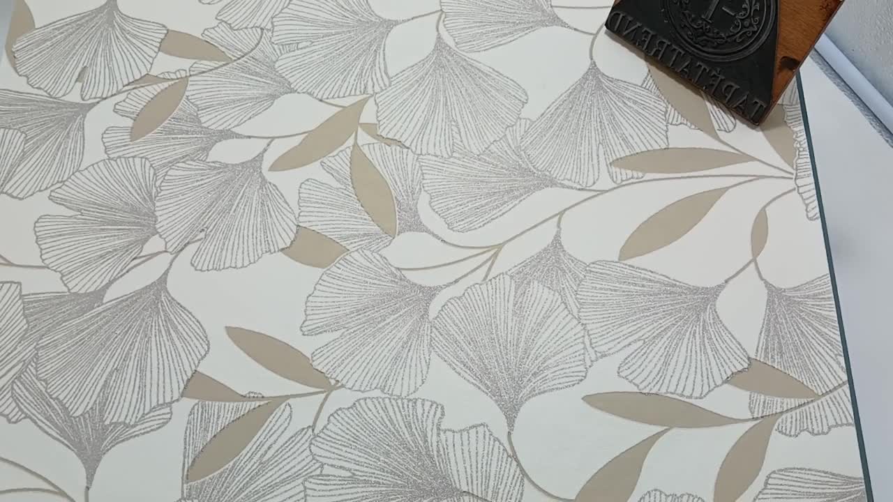 Gingko levél mintás dekor tapéta fehér alapon ezüst levelekkel