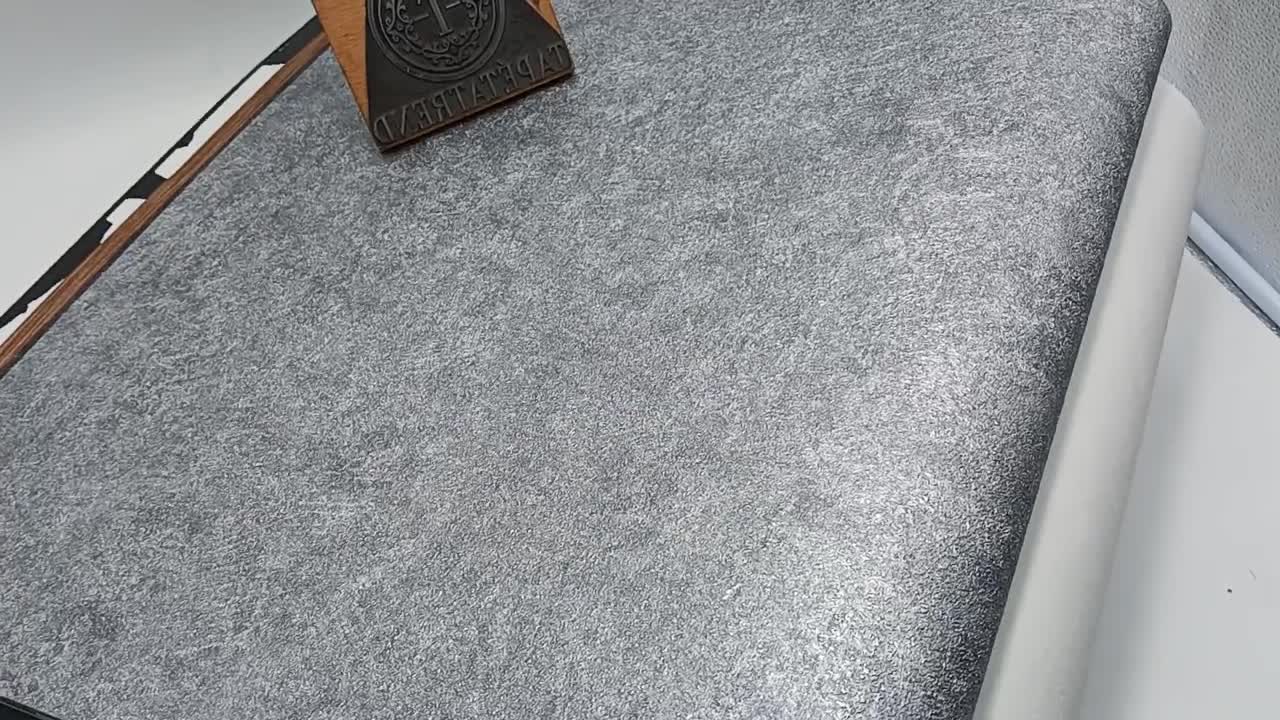 Ezüstös struktúrált loftos stílusú koptatott beton design tapéta