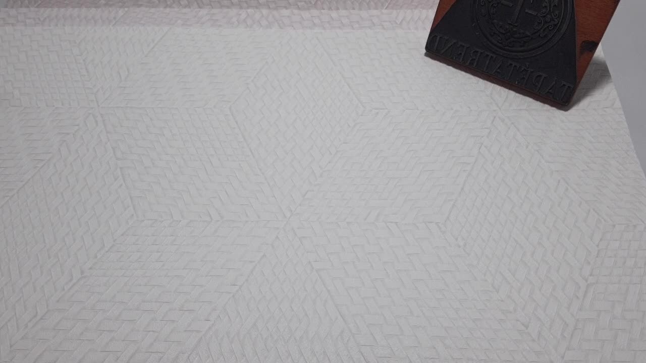 Vinyl tapéta fehér anyagában mintás geometrikus mintával