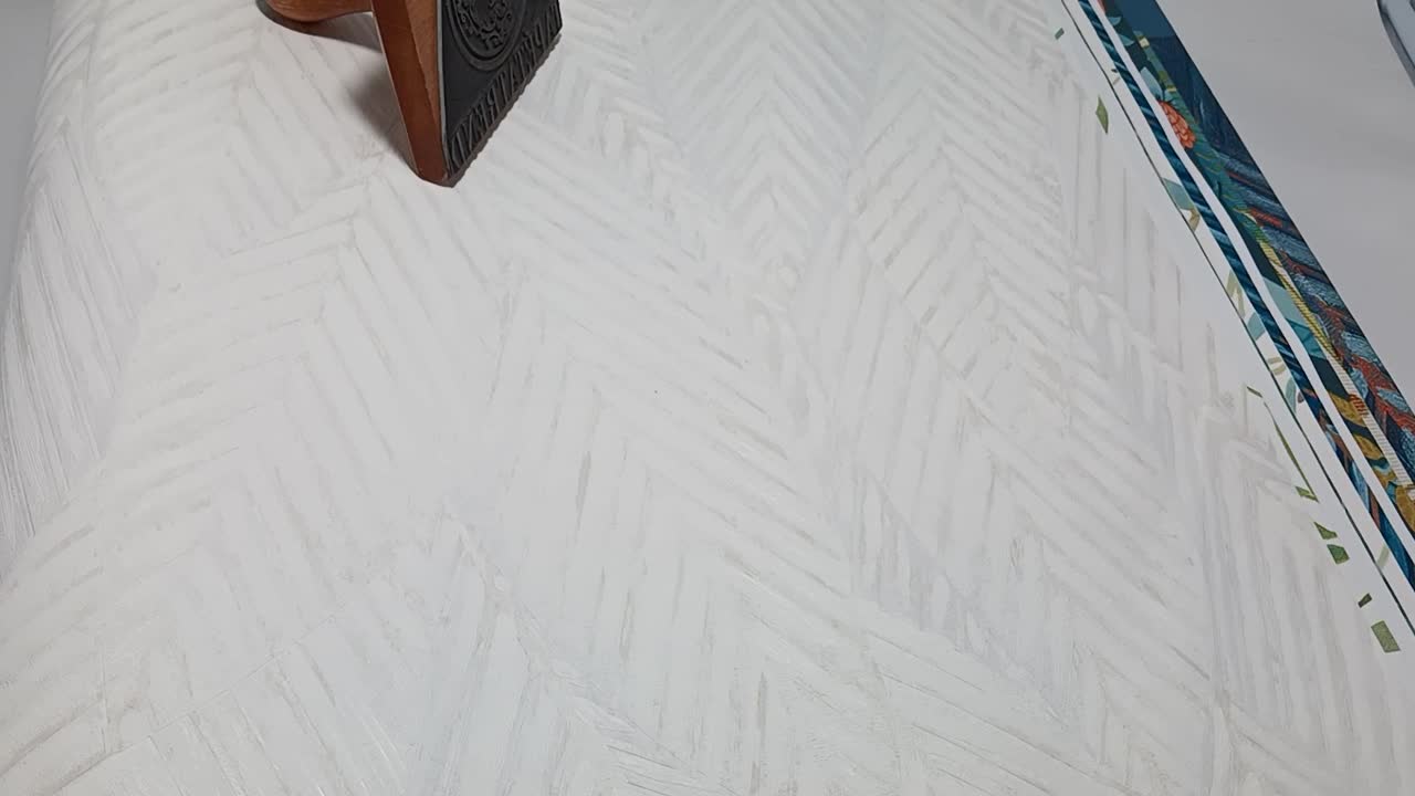 Törtfehér struktúrált erezettlevél mintás 3d hatású design tapéta