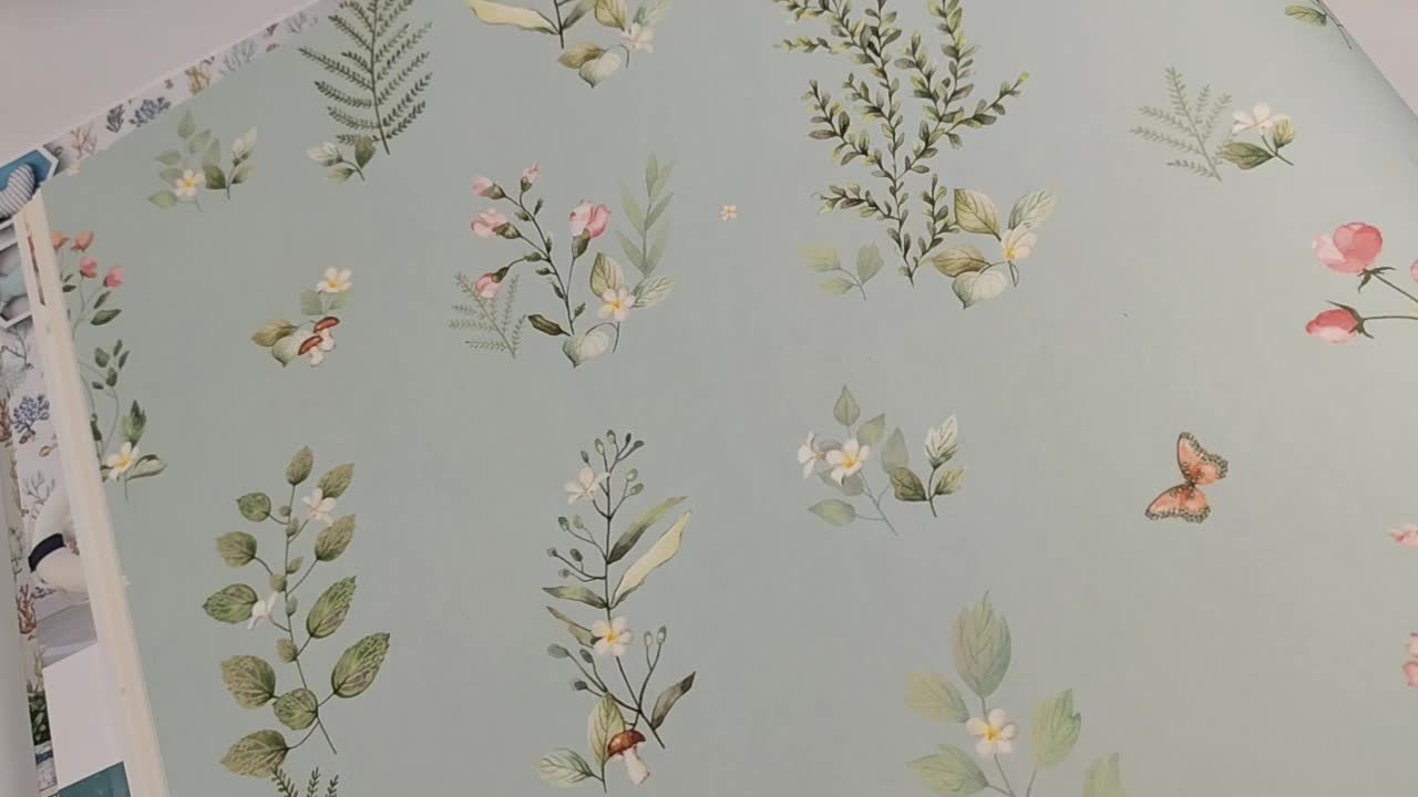 Türkiz gyerek tapéta leveles virágos mintával