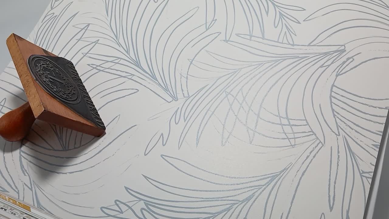 Dekor tapéta kék leveles mintával