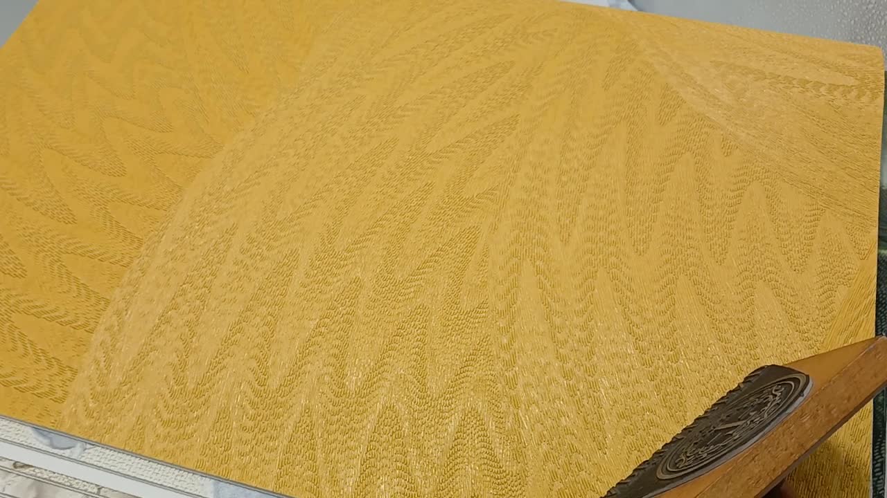 Okker sárga hullám levél mintás olasz design tapéta