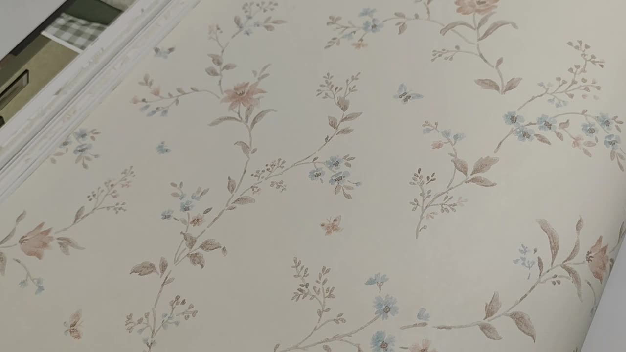 Design tapéta klasszikus virágos mintával