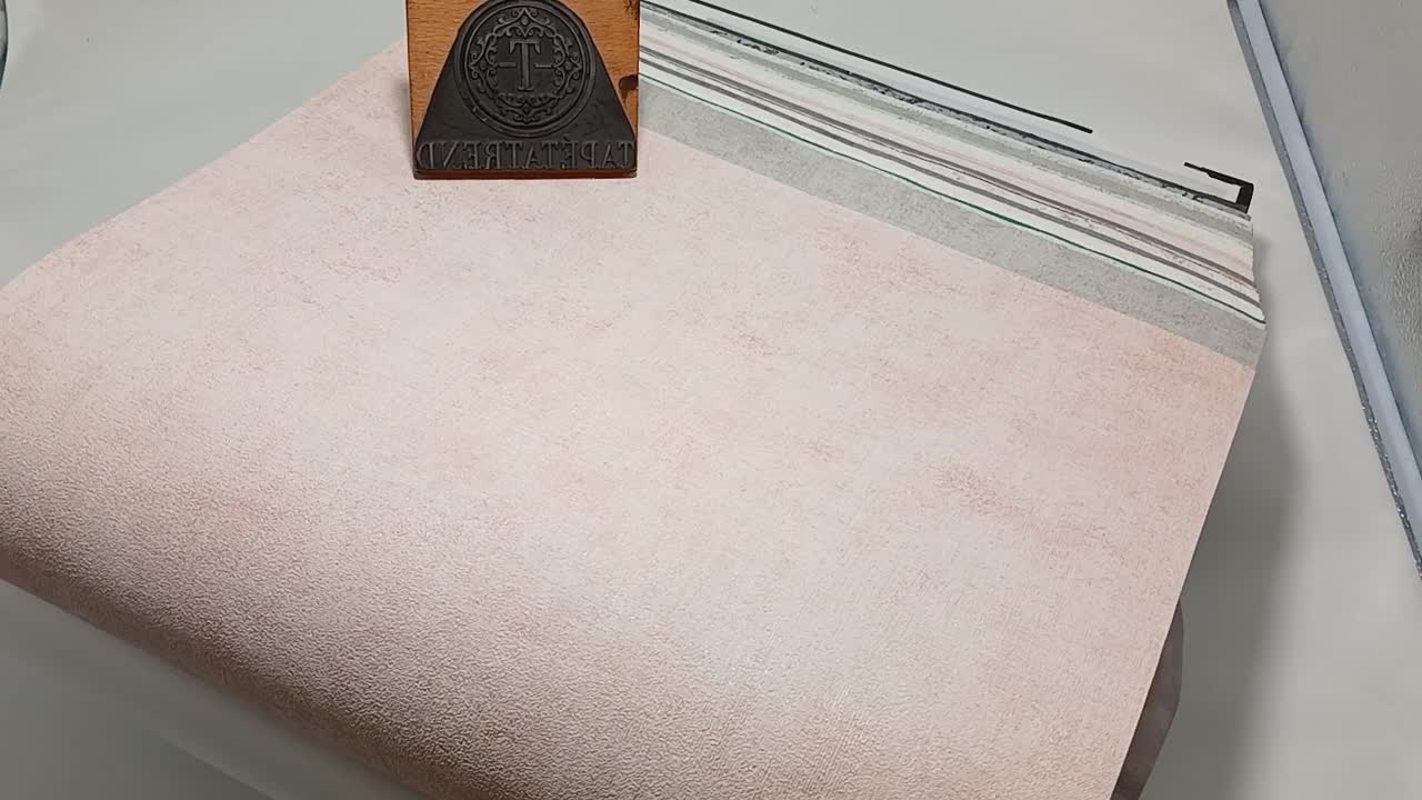 Púderrózsaszín vinyl tapéta strukturált mintával