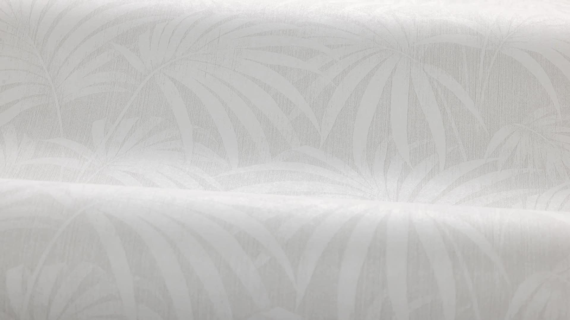 Tapéta halványszürke pálmaleveles mintával