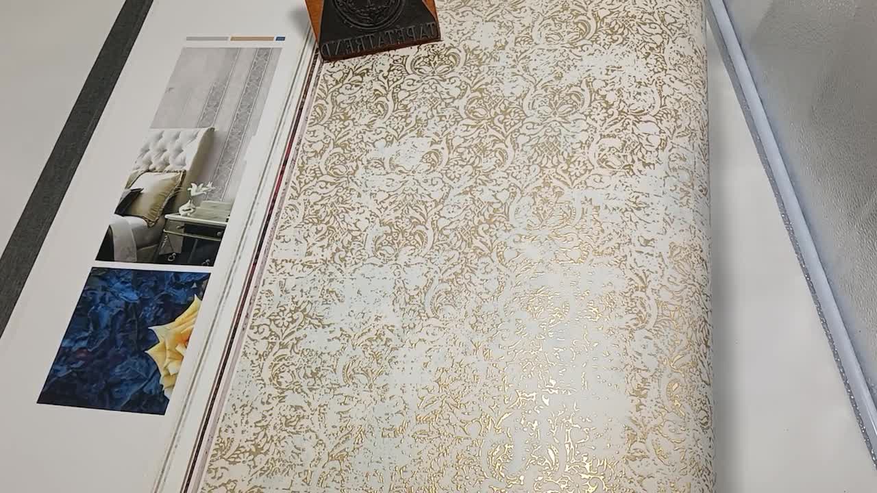 Halványkék arany orientális mintás vlies design tapéta