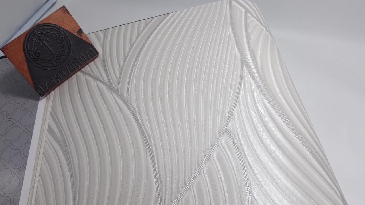 Trussardi dekor tapéta elegáns levél mintával halványszürke színben