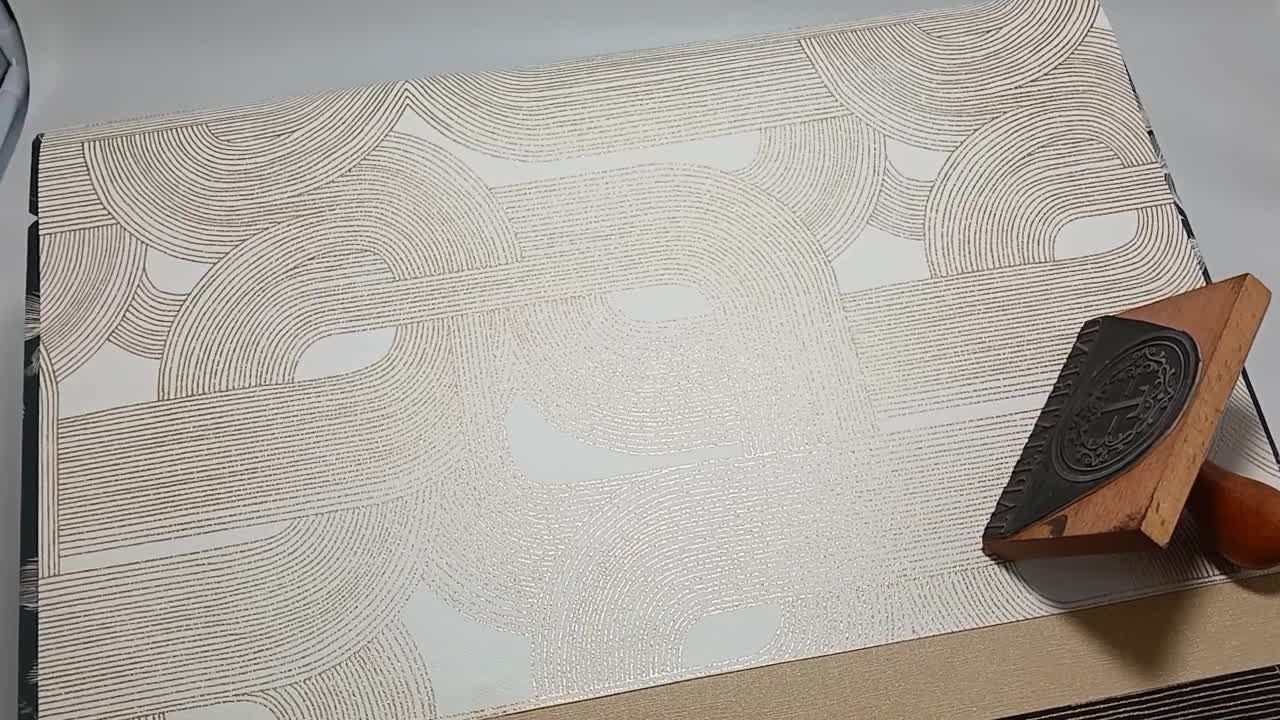 Dekor tapéta krémfehér arany geometrikus mintával