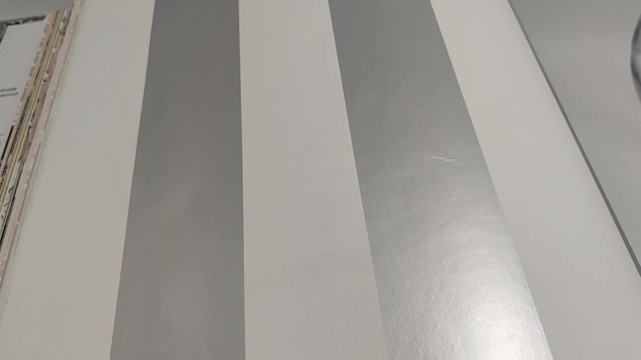 Színes levélmintás trópusi hangulatú dekor tapéta