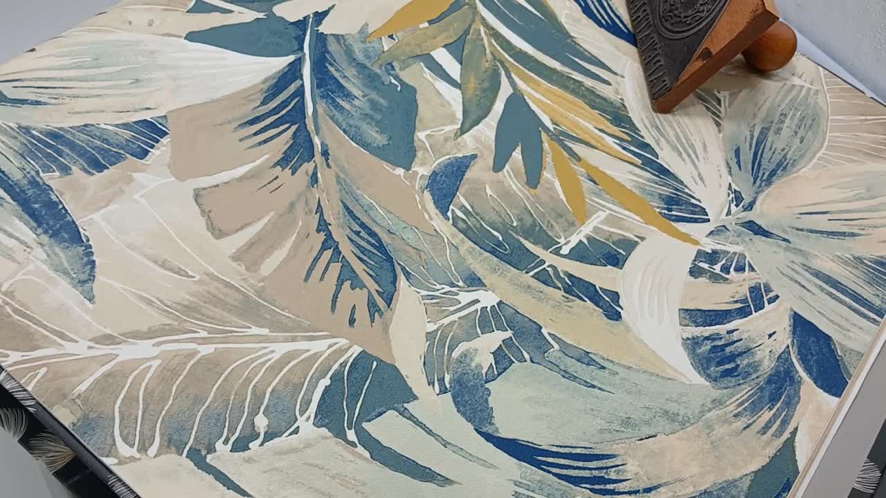 Levélmintás dekor tapéta barna kékes leveles mintával