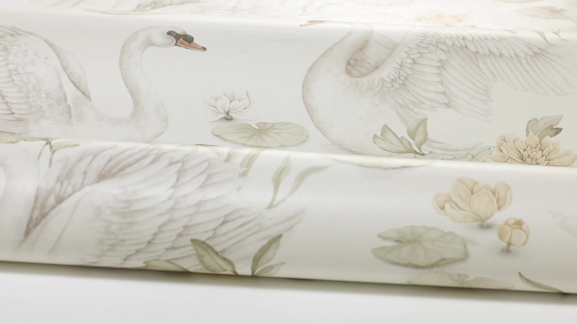 Hattyú mintás vlies gyerektapéta zöld tavirózsa levelekkel