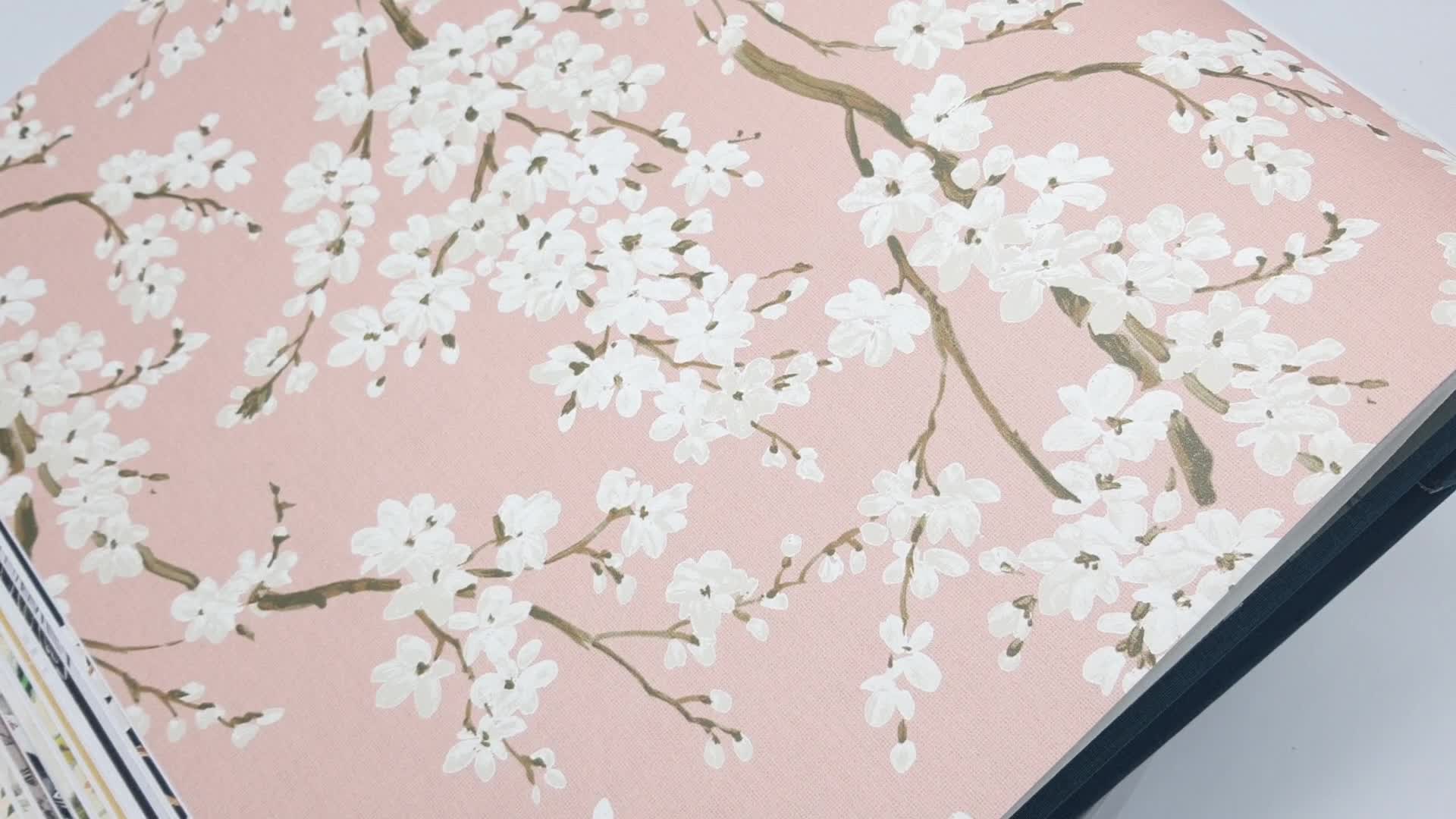 Romantikus tapéta rózsaszín cseresznyevirág mintával