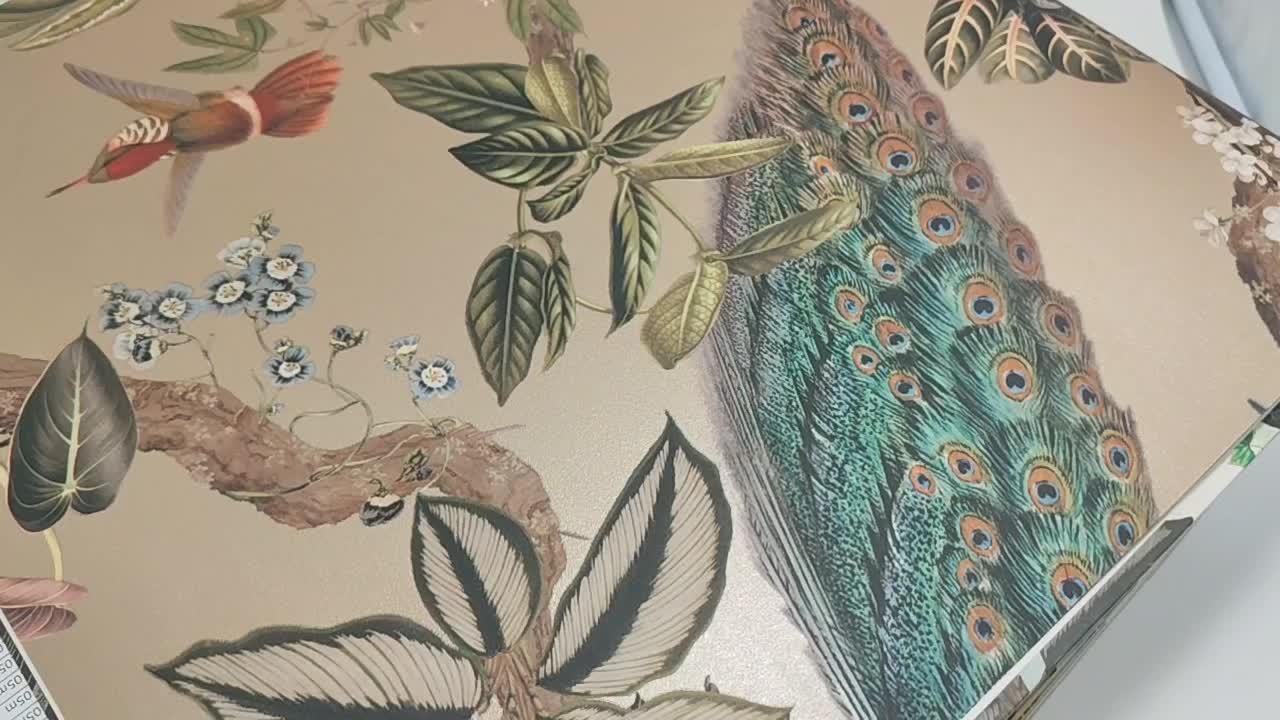 Páva mintás dekor tapéta arany alapon