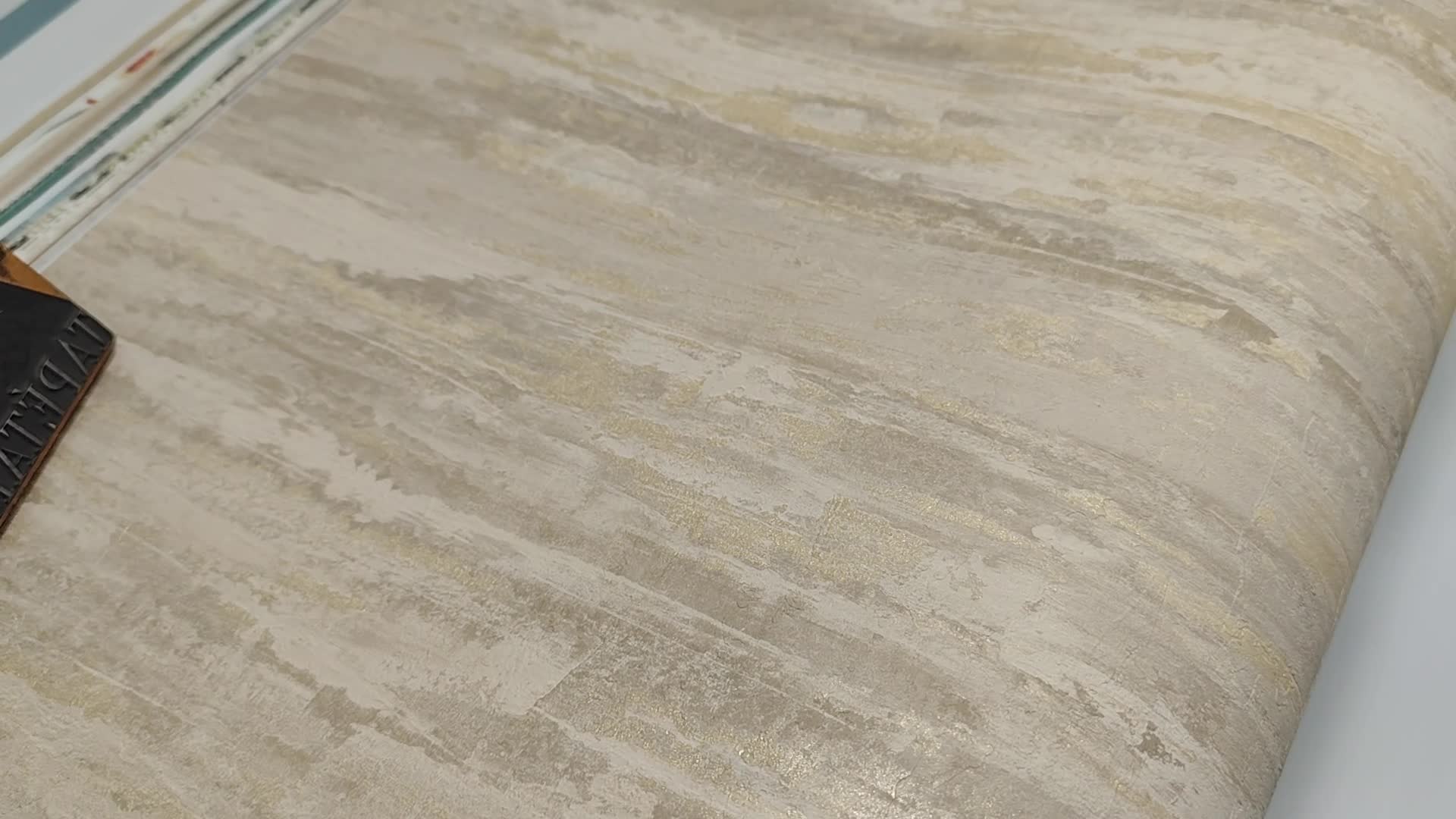 Dekor tapéta bézs arany absztrakt mintával