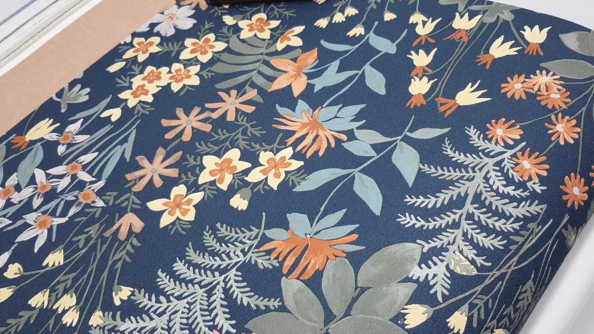 Kék levélmintás tapéta színes vidám mintával