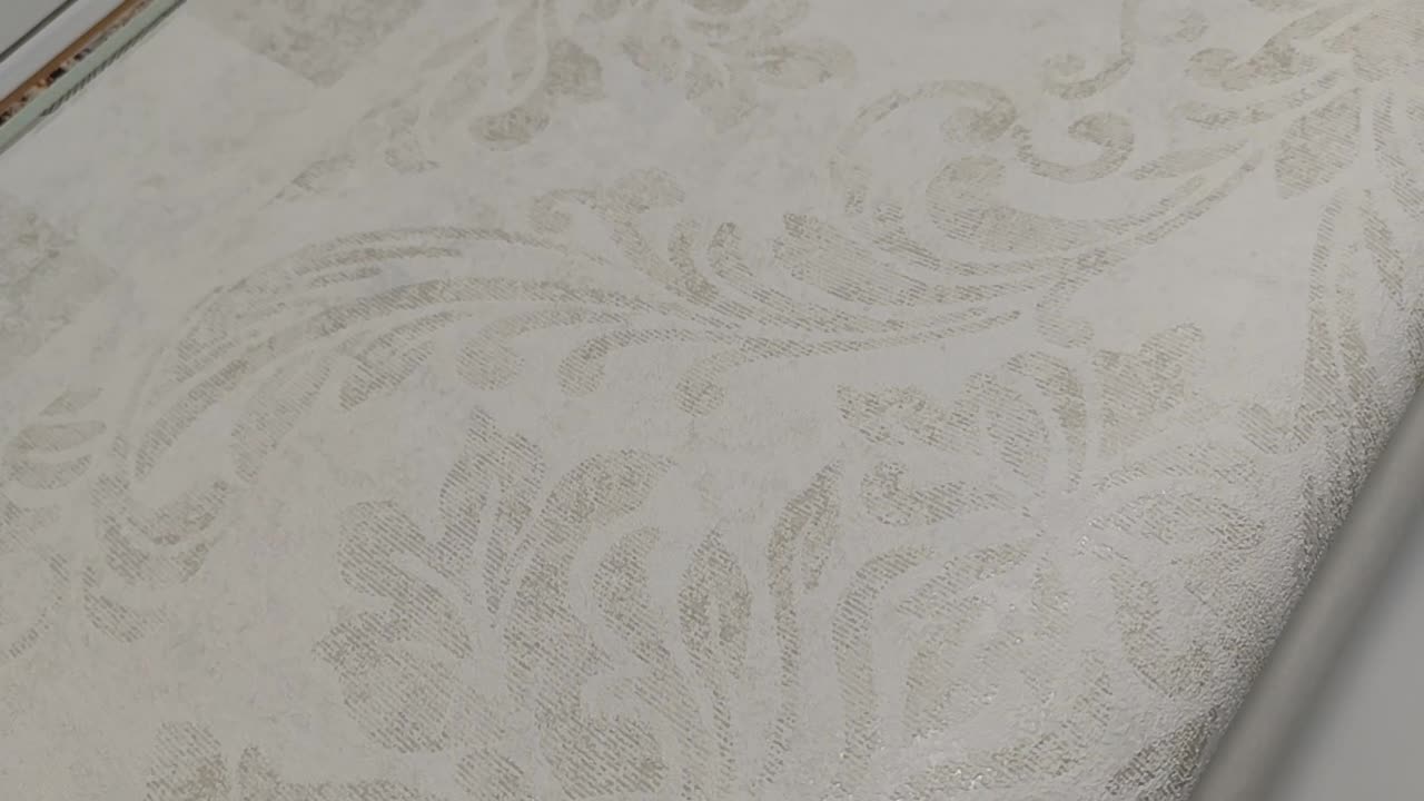 Koptatott fehér beige design tapéta damaszk mintával