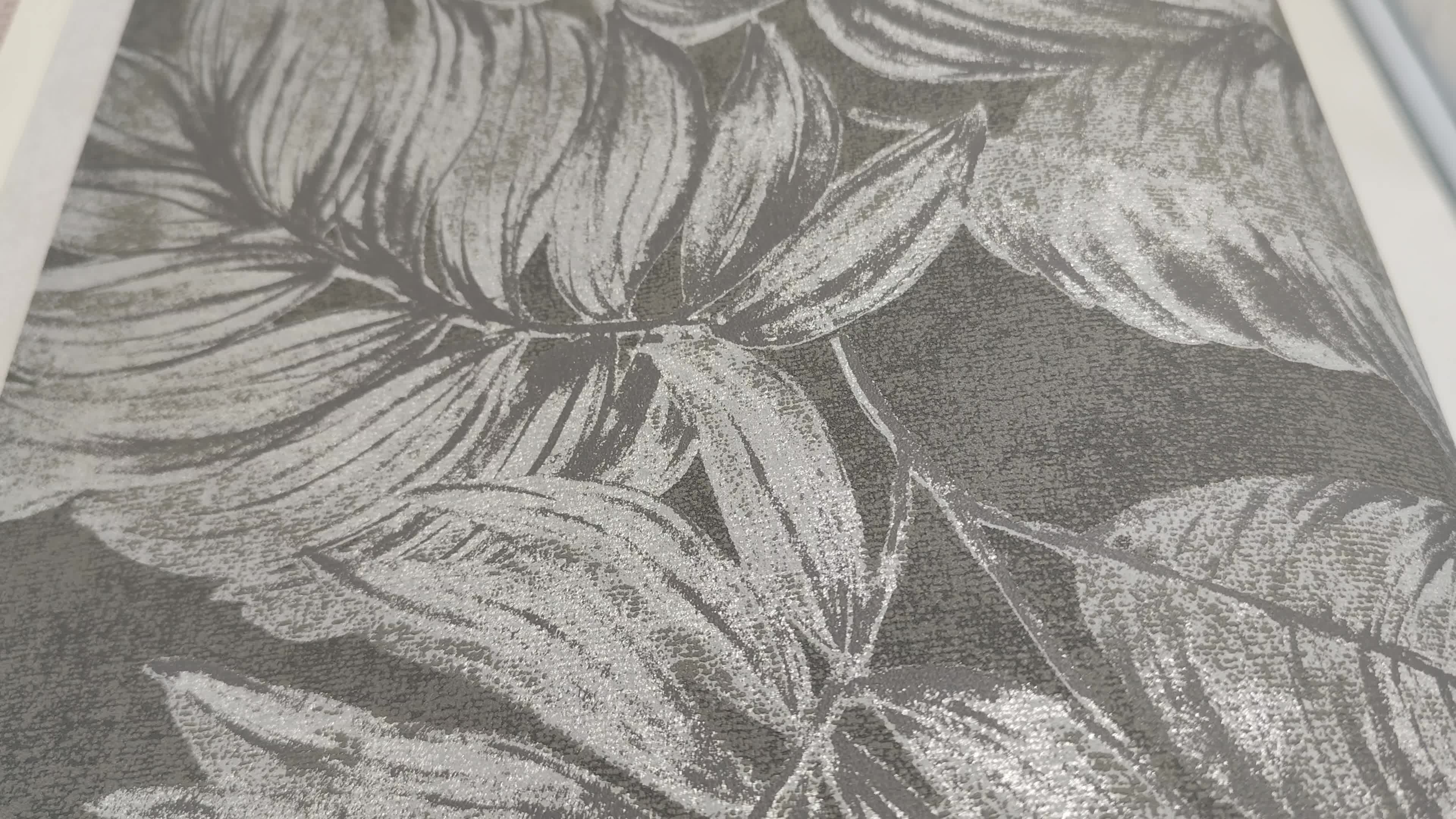 Dekor tapéta sötétszürke leveles mintával