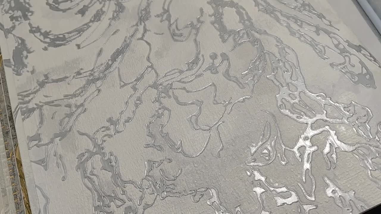 Fehér színű luxus tapéta ezüst színű absztrakt mintával