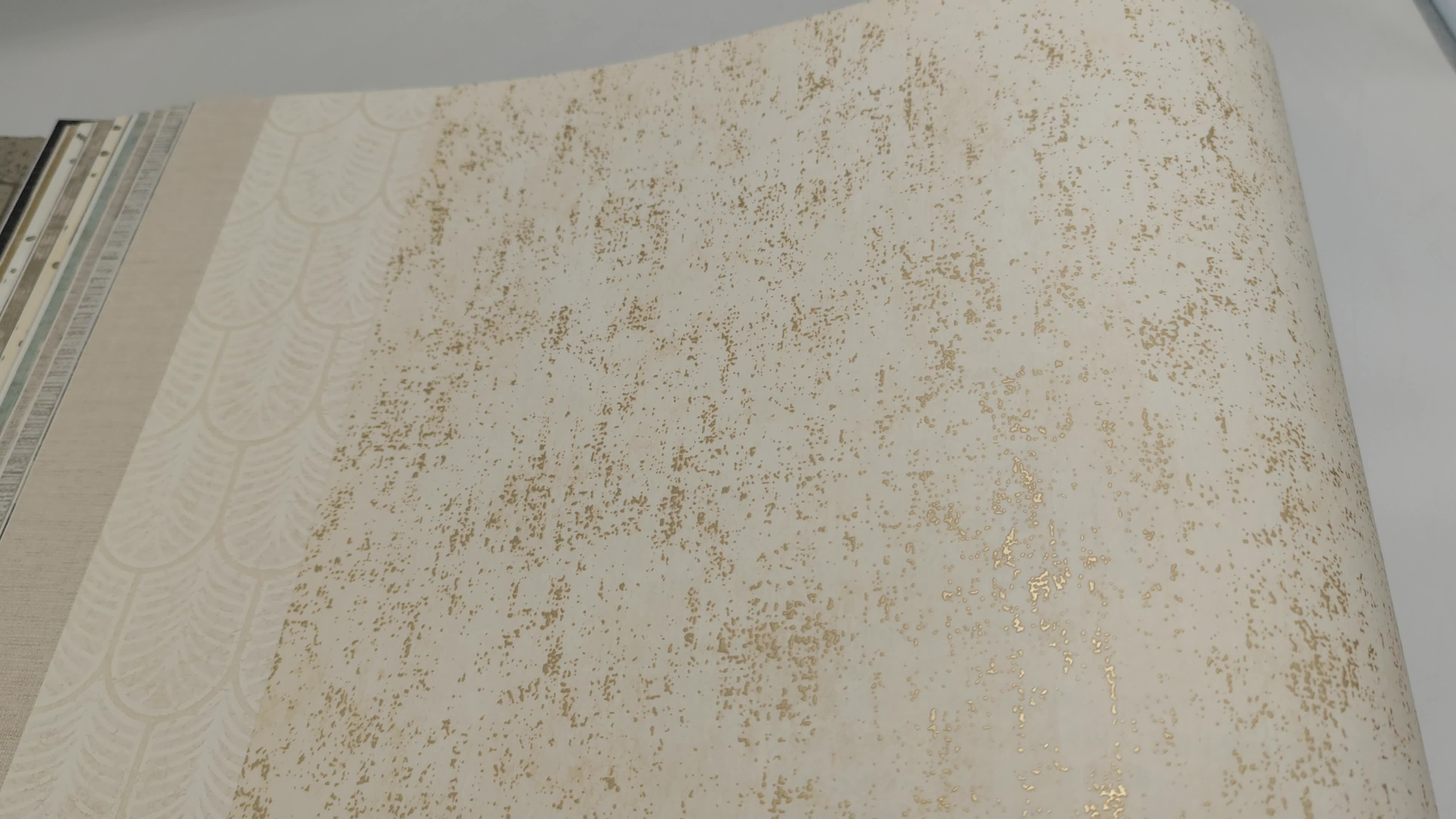 Dekor tapéta bézs arany koptatott mintával