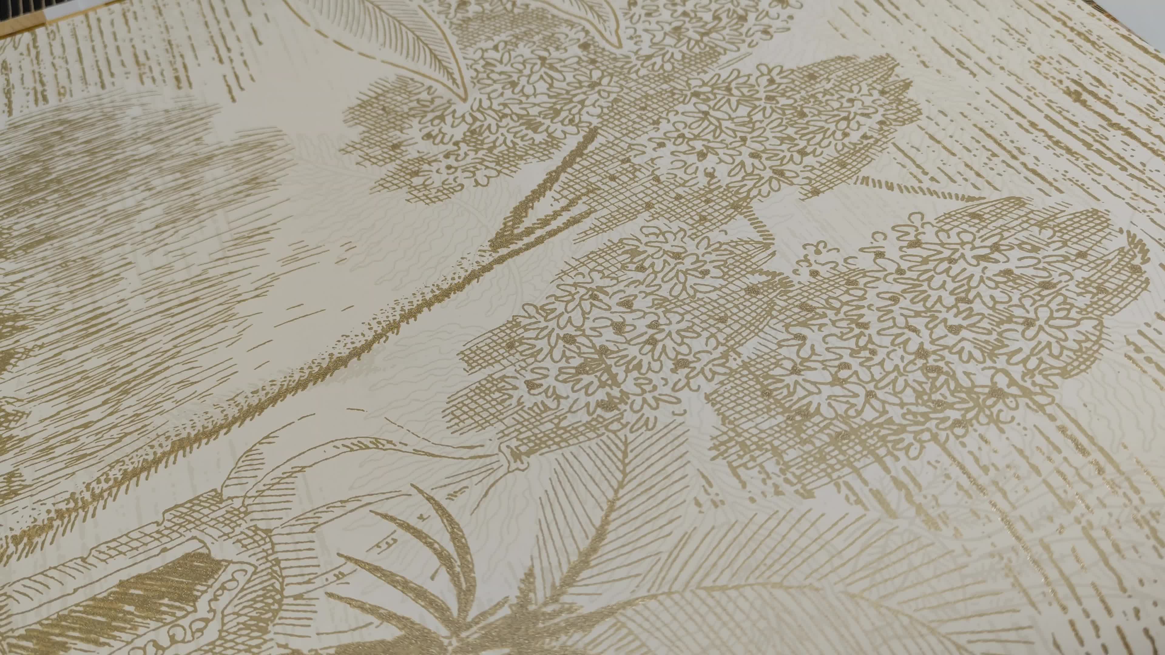 Elegáns Casamance luxus dekor tapéta tört fehér alapon trópusi arany mintázattal