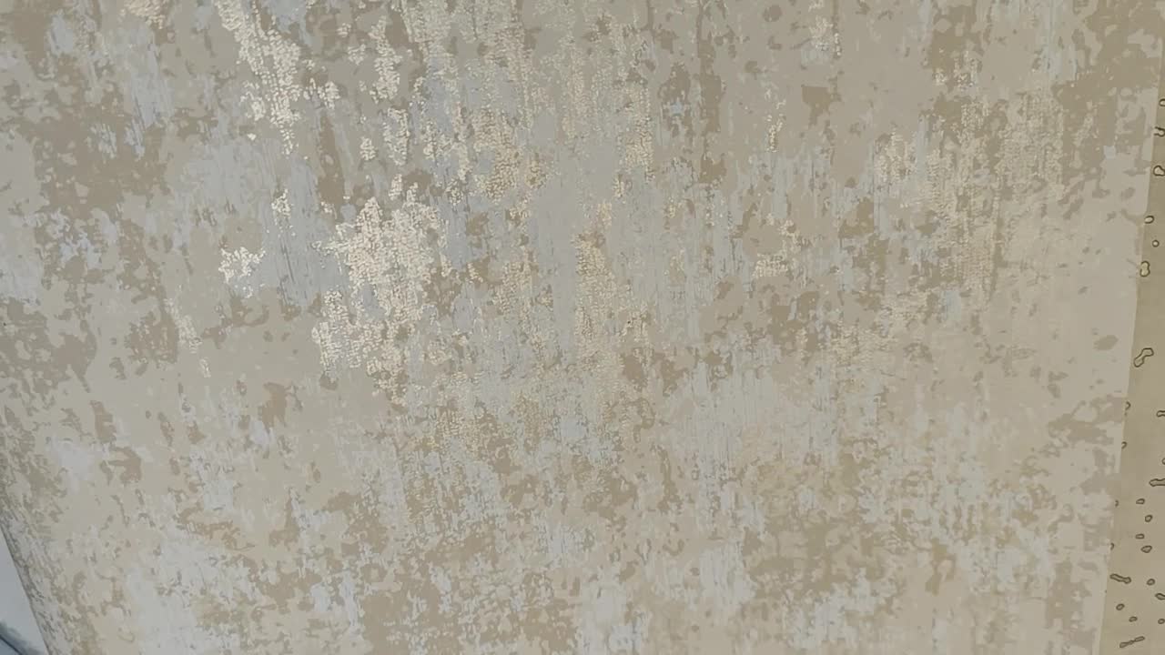 Design tapéta arany koptatott mintával